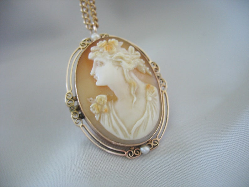 left facing cameo brooch