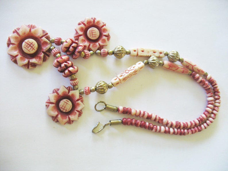 Carved Flower Necklace Burgundy Cream Brass Vintage 1980s