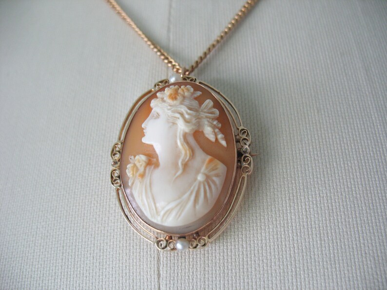 left facing cameo brooch