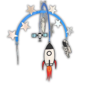 Wiegmobiel met ruimtethema: cadeau babykamerdecoratie