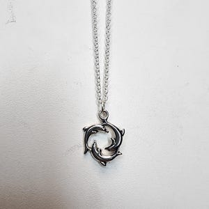Collier cercle dauphin en argent, breloque créature marine espiègle, pendentif amoureux des animaux, bijoux océan, eau salée, natation, côte, surf, plage