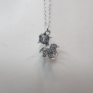 Strassketting koi of olifant, kleine zilveren glittersieraden, kleine minimalistische olifant, dierenliefde, glittervis, natuur, cadeau voor haar
