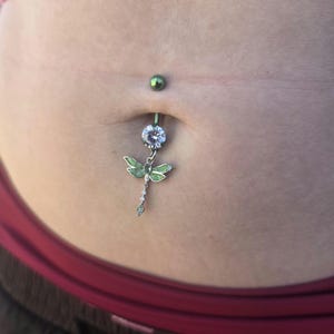 Smaragd Libelle Titan Bauchnabel Ring, Metallic Grün Insekt Nabel Schmuck