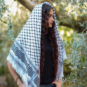 Original Kufiya from Palestine | classic white-black | Kuffeyeh, Kufiya, Hatta | handmade in Nablus