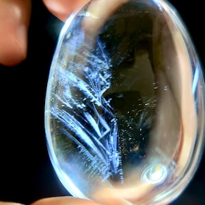 Rare blue needle Himalayan clear quartz, angle&#39;s feather quartz, nearly all clear Himalayan clear quartz palm stone from India, 98.4g