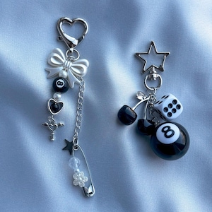 Pendentif cerise, breloque boules, porte-clés noeud kawaii, accessoire pour téléphone coquette style anime, porte-clés dés avec épingle coeur