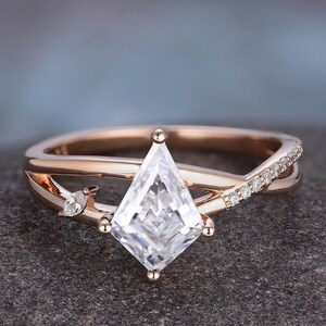Vintage Kite Cut Moissanite Ring: 14K Rose Gold Wedding Band