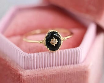 Anillo de plata de ley con ónix negro: gema ajustable, joyería minimalista.