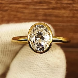 Bague de fiançailles en moissanite sertie clos : bague de promesse solitaire en or 14 carats