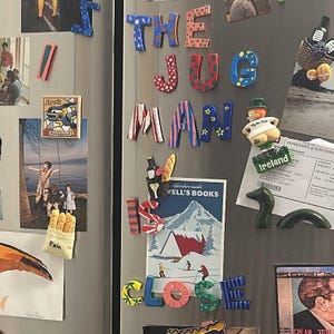 Imanes de refrigerador con letras del alfabeto de colores