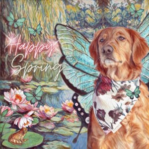 Op de afbeelding: Een golden retriever met een bloemenbandana en vlinder vleugels, staand voor een aquarel schilderij van een vijver met waterlelies en de woorden "Happy Spring" in roze.
