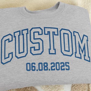 Sweat-shirt personnalisé, col rond universitaire, pull brodé, pull rétro vintage, pull personnalisé, cadeau spécial ami, lettre universitaire