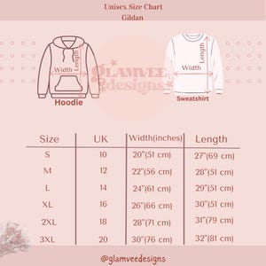 Pode incluir: Tabela de tamanhos unissex para moletons com capuz e moletons Gildan. Os tamanhos variam de S a 3XL, com medidas em polegadas (e cm). A tabela tamb&eacute;m inclui tamanhos do Reino Unido. O texto "@glamveedesigns" est&aacute; na parte inferior.