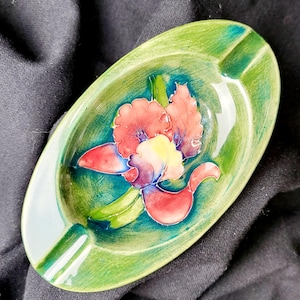 Beautiful Moorcroft Oval Green Ashtray - Trinket Dish with Distinctive Floral Design