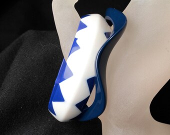 Vintage 60s Lucite Bangle Set: Geometric & Zigzag Design (64.5mm)