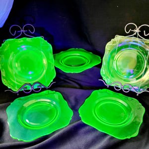 Vintage 1930er Jahre Uranglas Fostoria Mayfair Green Plate Teller - einzeln verkauft - Ausgezeichneter Zustand