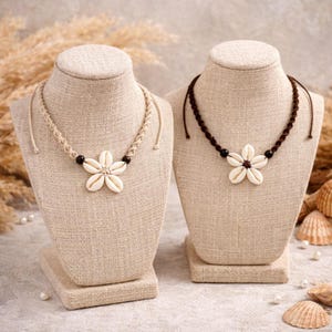 Flower Macrame Shell Necklace, Boho Cowrie Shell Necklace, Beachy Macrame Jewelry, Bohemian Style Shell Choker