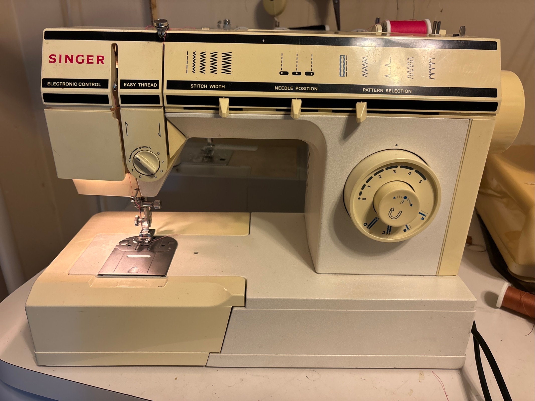 Vintage SINGER Heavy Duty Sewing Machine Model 57820C W