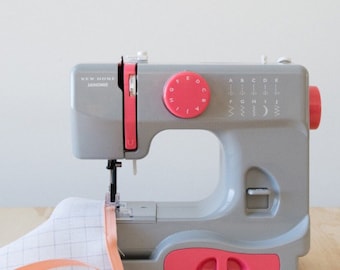 Janome New Home Graceful Gray Model 525B Sewing Machine Works Great! Pink and gray! W/ Pedal, Cord and Extras!