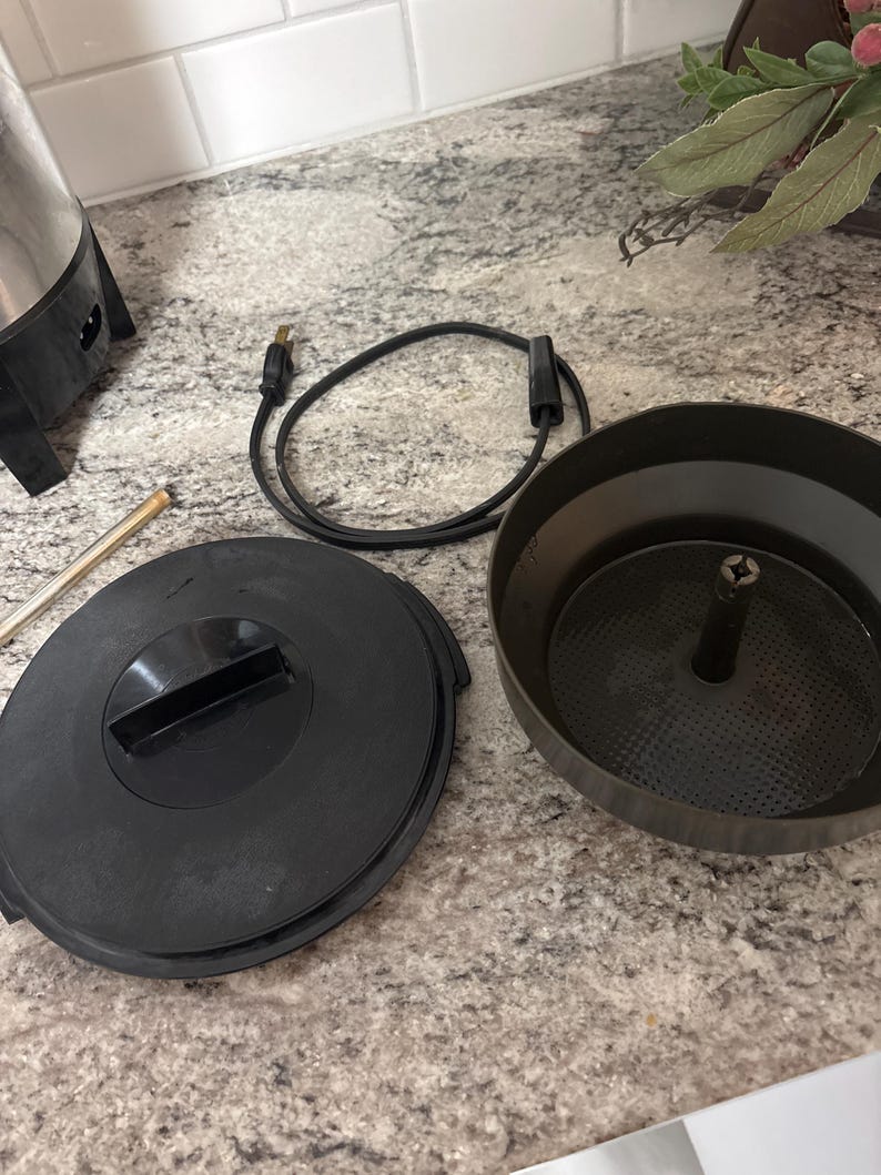 Cafetera vintage West Bend 58030 de 12 a 30 tazas, de aluminio, con tapa de aluminio, probada y en funcionamiento. imagen 8