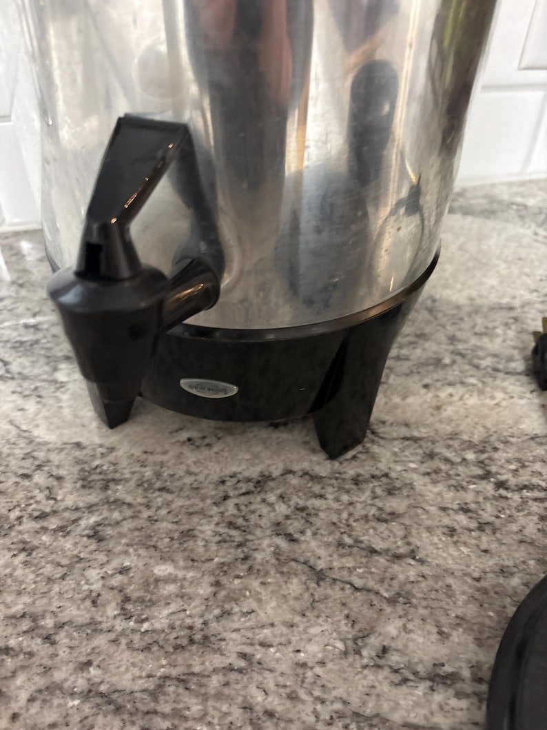 Cafetera vintage West Bend 58030 de 12 a 30 tazas, de aluminio, con tapa de aluminio, probada y en funcionamiento. imagen 7