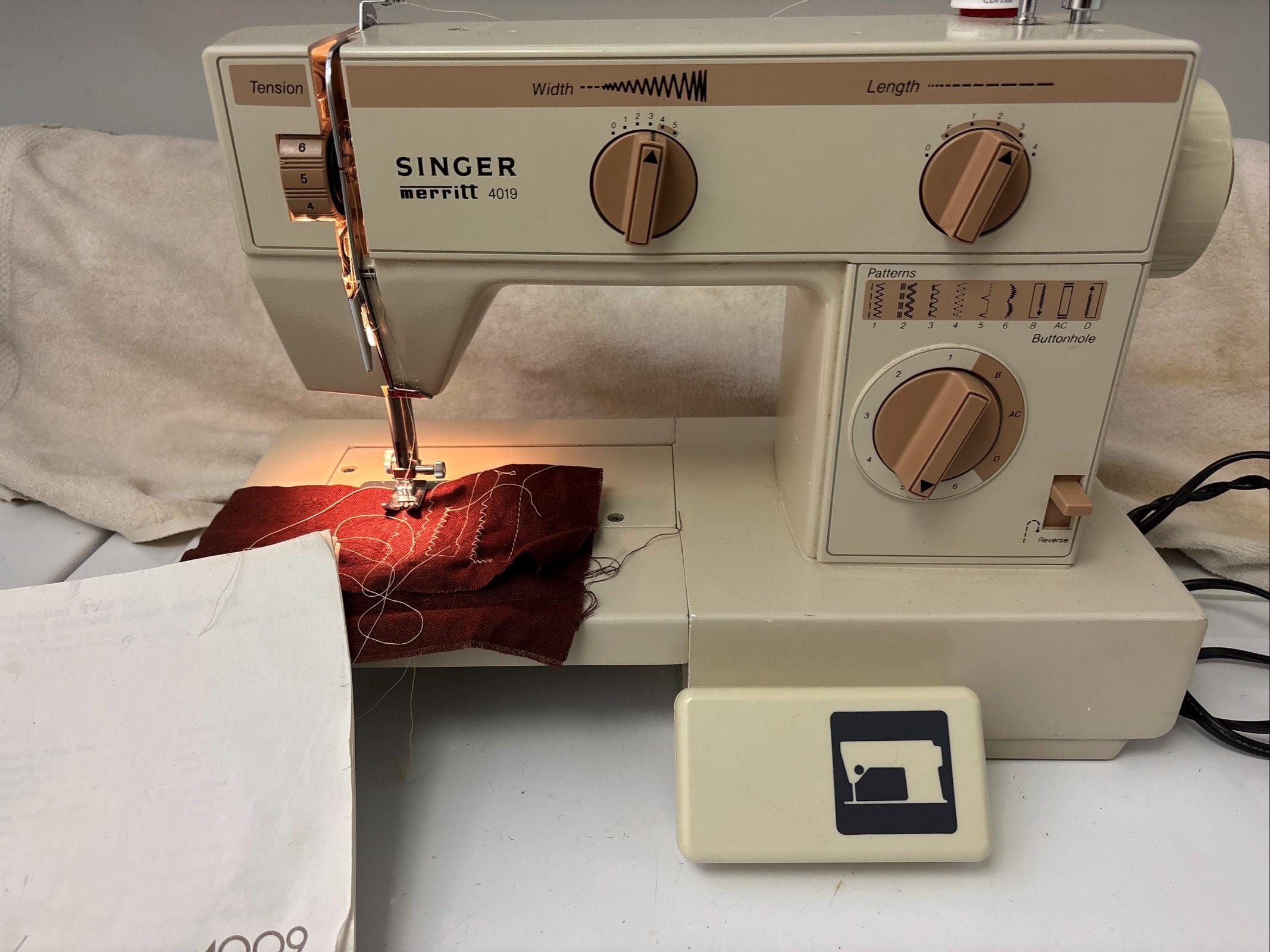 Vintage Singer Merritt 4019 Sewing Machine W/ Manual, Pedal