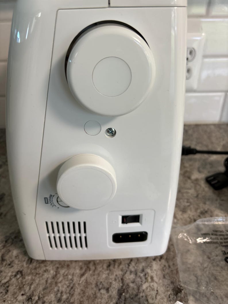 SINGER SIMPLE Sewing Machine Model 3116- Works Great- Includes Pedal ...