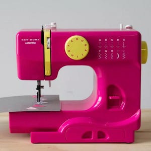 Janome New Home Fast Lane Fuchsia 525B Sewing Machine Works Great! W/ Extras! Includes foot pedal and electrical cord!