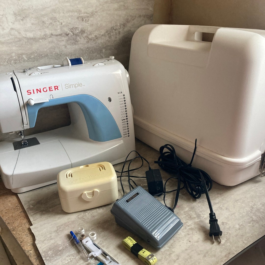 SINGER SIMPLE Sewing Machine Model 50T8 E99670, Case, Pedal, Power Cord