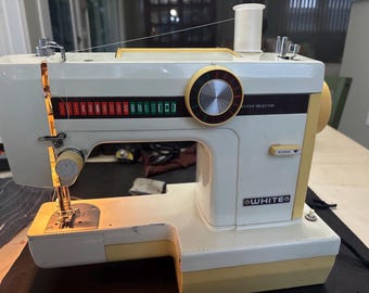 Singer Model 5528 Sewing Machine Metal , Heavy Duty! Free Arm