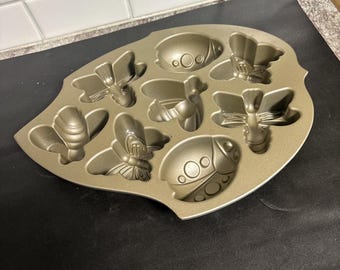 Nordic Ware Backyard Bugs Cakelet Cake Pan 3D 8 Baking Molds Cast Non-Stick Gold