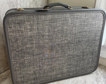 American Tourister Vintage 1940s Gray Hard Suitcase Luggage 21 X 16 X 6” Red Lining! Retro!