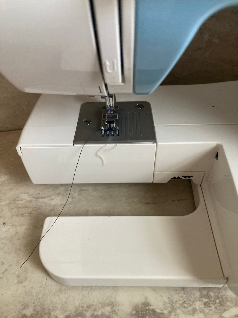 SINGER SIMPLE Sewing Machine Model 3116- Works Great- Includes Pedal ...