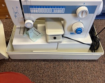 White 1418 Zig Zag Sewing Machine W/ Foot Pedal / Case