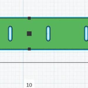 K&ouml;nnte beinhalten: Ein gr&uuml;nes rechteckiges Objekt, 25,4 cm lang und 2,54 cm breit. Es hat zwei rechteckige Abschnitte an jedem Ende und f&uuml;nf ovale Aussparungen. Dies ist wahrscheinlich ein Bauteil oder Teil.