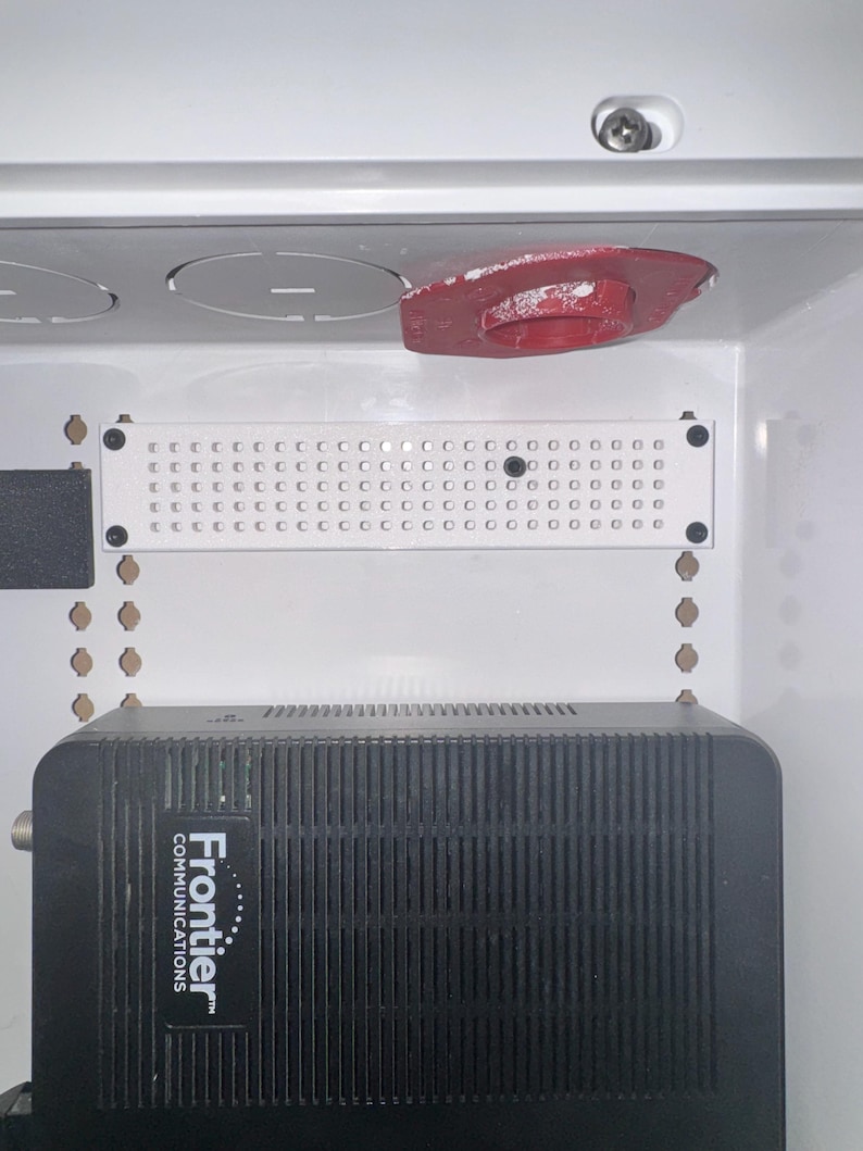 Legrand OnQ kompatibles Netzwerkschrank-Set | 3D-gedruckte Halterungen, Ablagen, Kabelmanagement Bild 9