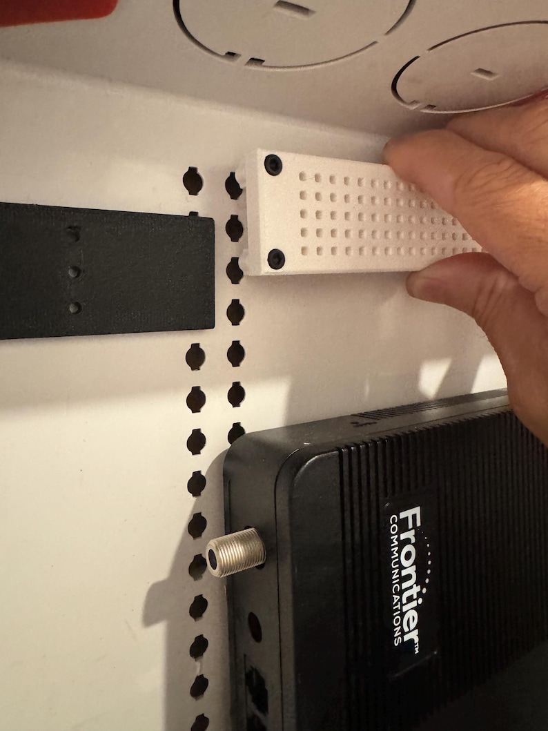 Legrand OnQ kompatibles Netzwerkschrank-Set | 3D-gedruckte Halterungen, Ablagen, Kabelmanagement Bild 10