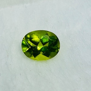 Peridot Gemstone, Bright  Green Peridot, Peridot Oval Cut 2.5 ct measures 9.0 X 7.0 mm, Peridot Gemstone, August Birthstone Peridot