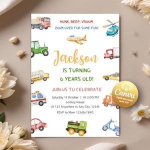 Könnte beinhalten: Eine Geburtstagseinladung für einen Jungen, der sechs Jahre alt wird. Die Einladung zeigt eine bunte Aquarell-Illustration verschiedener Fahrzeuge, darunter ein Schulbus, ein LKW, ein Hubschrauber, ein Auto und ein Zug. Der Text auf der Einladung lautet "Honk, Beep, Vroom Zoom Over for Some Fun!" und "Jackson wird 6 Jahre alt!" Die Einladung enthält auch das Datum, die Uhrzeit und den Ort der Party.