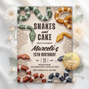 Può includere: Un biglietto d'invito di compleanno rettangolare con vari serpenti in motivi verdi, arancioni, gialli, rossi e neri su sfondo beige. Il testo recita: SNAKES and CAKE, JOIN US TO CELEBRATE Marcelo's 10TH BIRTHDAY, SAT AUG 28 4PM, MATHEO'S HOUSE, 2411 ALBION STREET, TOLEDO, OH 43606, RSVP TO EMILY AT 123-456-7890.