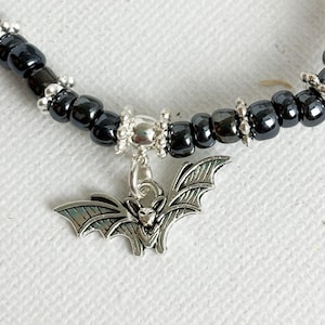 Halloween bracelet, Black Gothic bat bracelet, chunky beaded spooky bracelet, stylish goth gift, stretch bracelet, Halloween gift.
