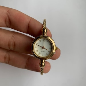 gold Armreif Uhr