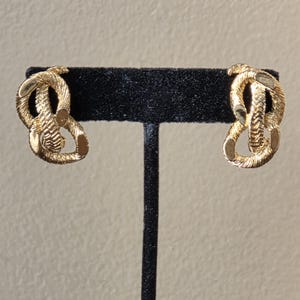 Vintage Monet Braided Rope Gold Tone Interlocking Chain Rope Knot Clip On Earrings