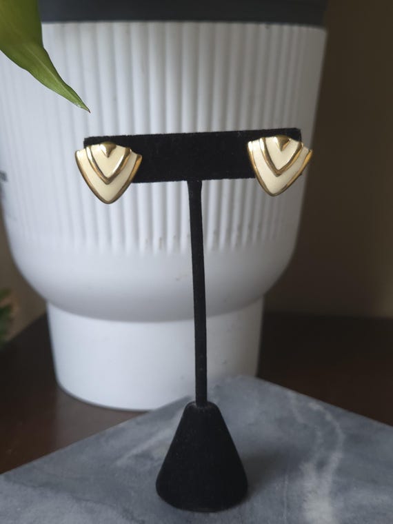 Rounded Triangle Graduated Layer White Enamel Gol… - image 6