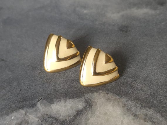 Rounded Triangle Graduated Layer White Enamel Gol… - image 3