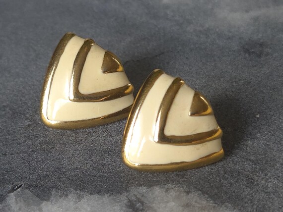 Rounded Triangle Graduated Layer White Enamel Gol… - image 2