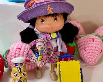 Strawberry Shortcake 2003 Ginger Snap Doll with Pet, Travel Accessories