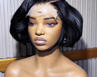 Peluca bob capeada SDD de cierre completo 5x5, predecolorada, pre-depilada y pre-peinada como se ve en la imagen. Peluca 100% cabello humano.