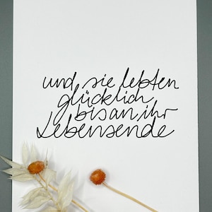 Romantische Karte l ‚Und sie lebten glücklich bis an ihr Lebensende‘ l A6 Postkarte Hochzeit l schwarz-weiss l minimalistisch