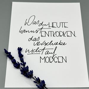 Lustige Karte l ‚Was du HEUTE kannst ENTKORKEN, das verschiebe nicht auf MORGEN‘ l A6 Postkarte mit Spruch l schwarz-weiss l minimalistisch